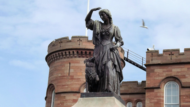 statue of Flora MacDonald